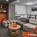 Modern Apt With Gym & Terrace